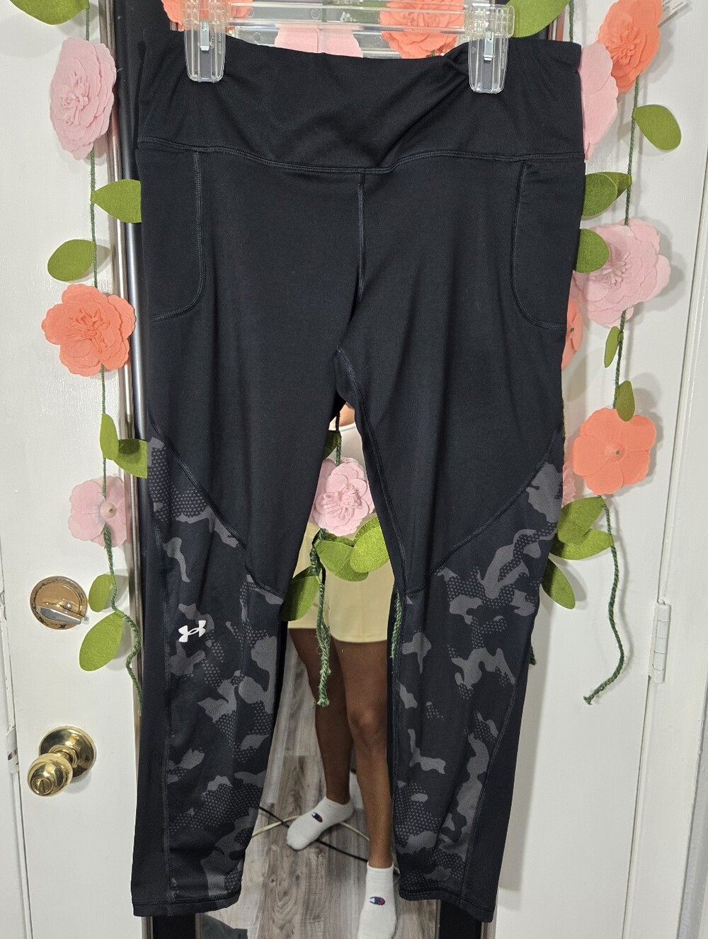 Under Armour Women's Leggings With Camo Detail Sz XL Compression